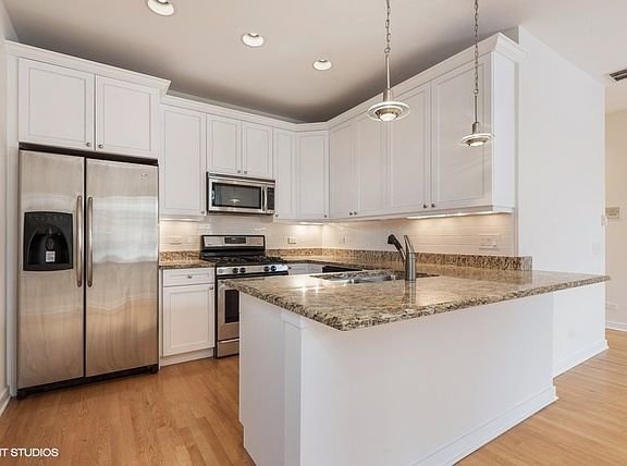 4th image of 4003 N Wolcott Ave APT D