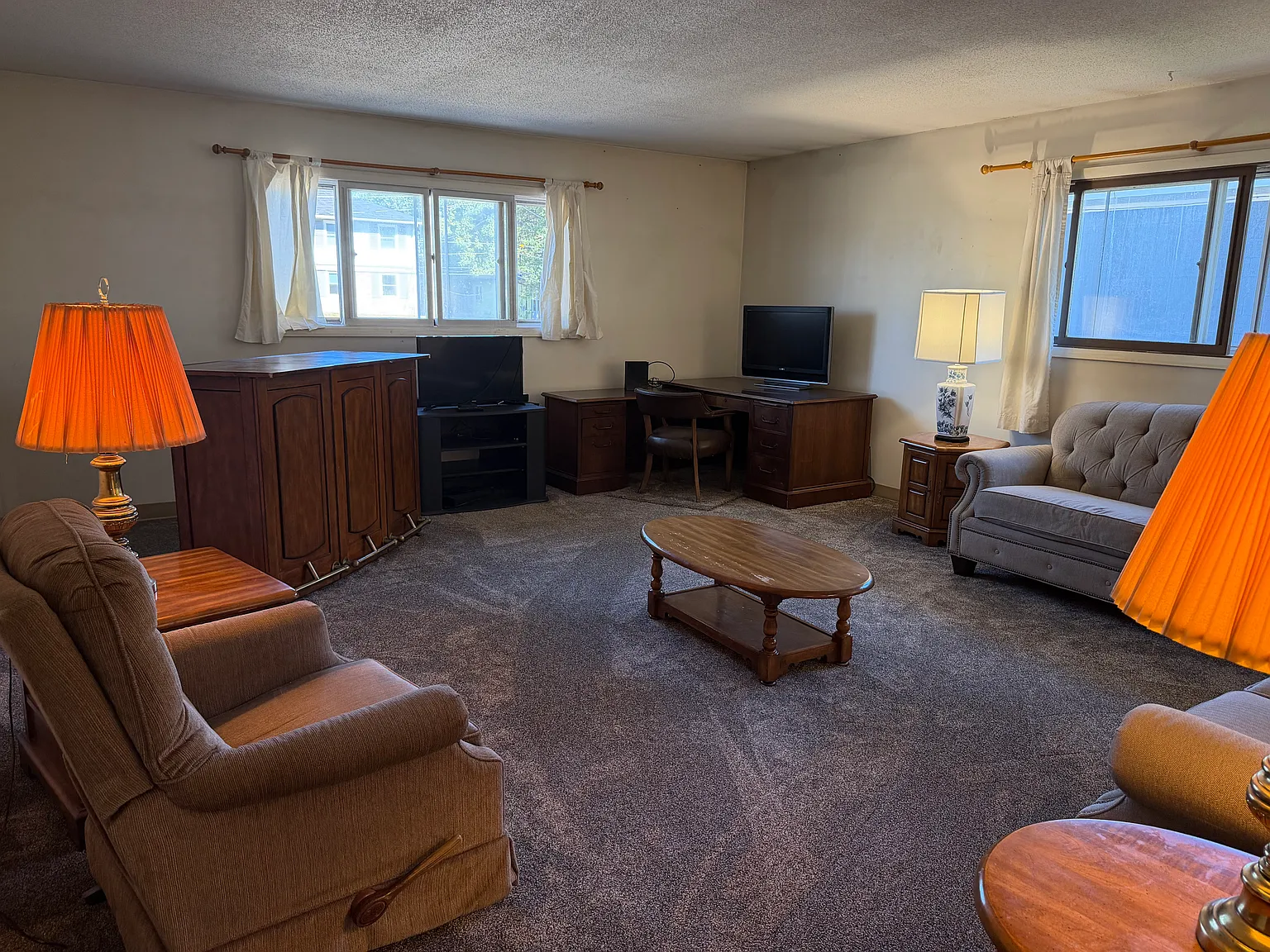 3 bed, 1.5 bath, 1360 sqft, $1,500 — Photo 2