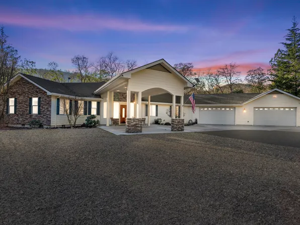 8915 Hardy Way, Gold Hill, OR 97525