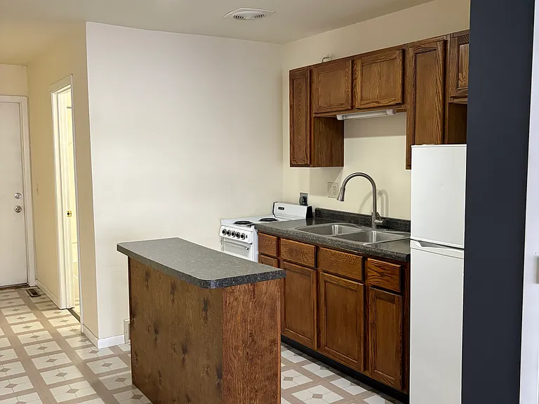 4721 W Elm St — Photo 3