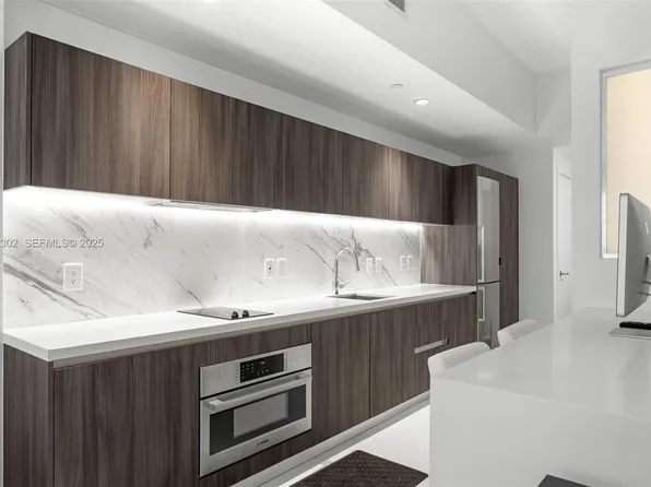 851 NE 1st Ave, Miami, FL