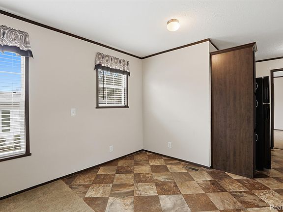 5th image of 807 Swan St