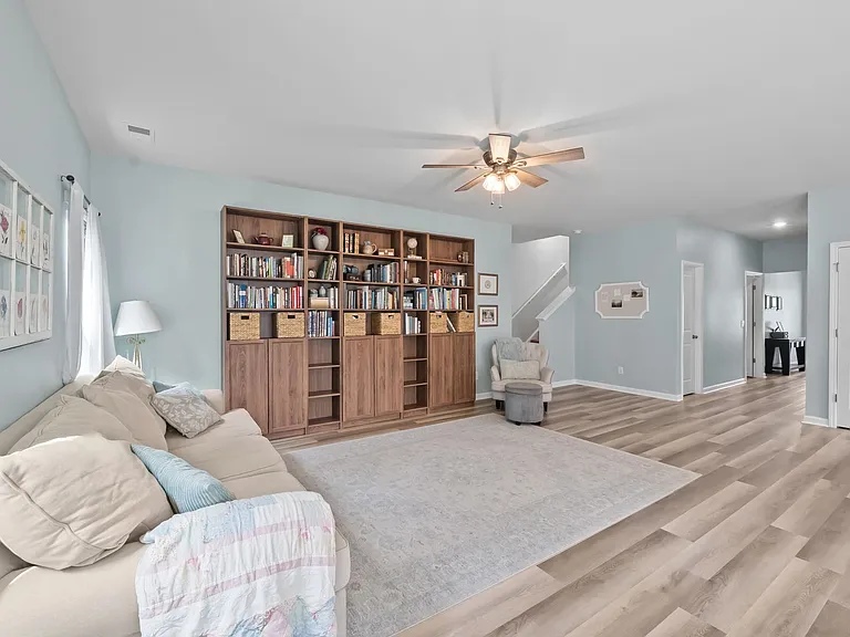 1431 Waybridge Way — Photo 8