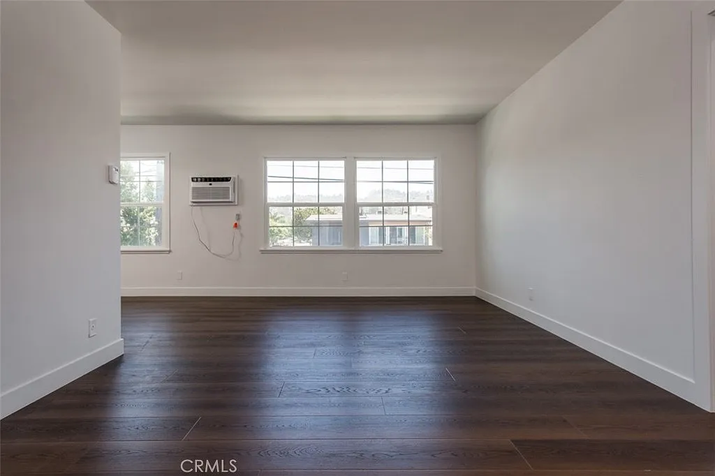 1 bed, 600 sqft, $2,300 — Photo 3