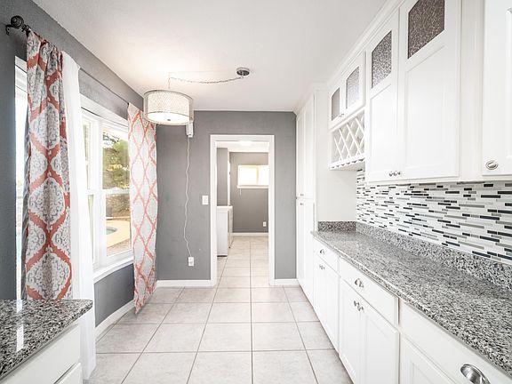 5th image of 6912 La Cadena Dr