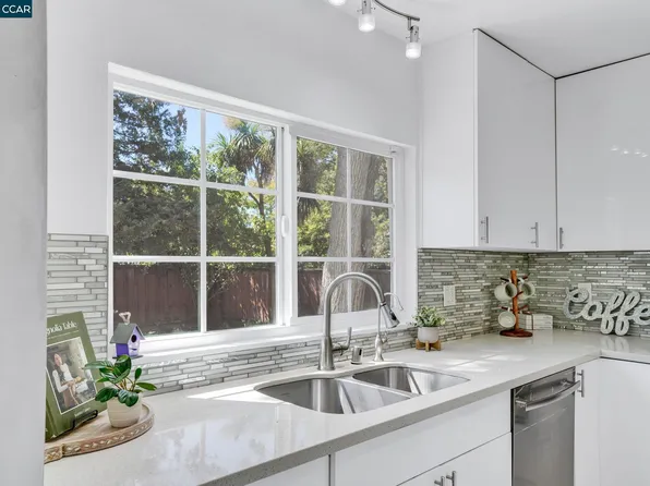 3722 Hawaii Ct N, Pleasanton, CA 94588