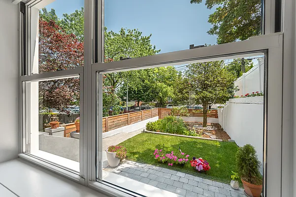 Sold by Modern Spaces | media 3