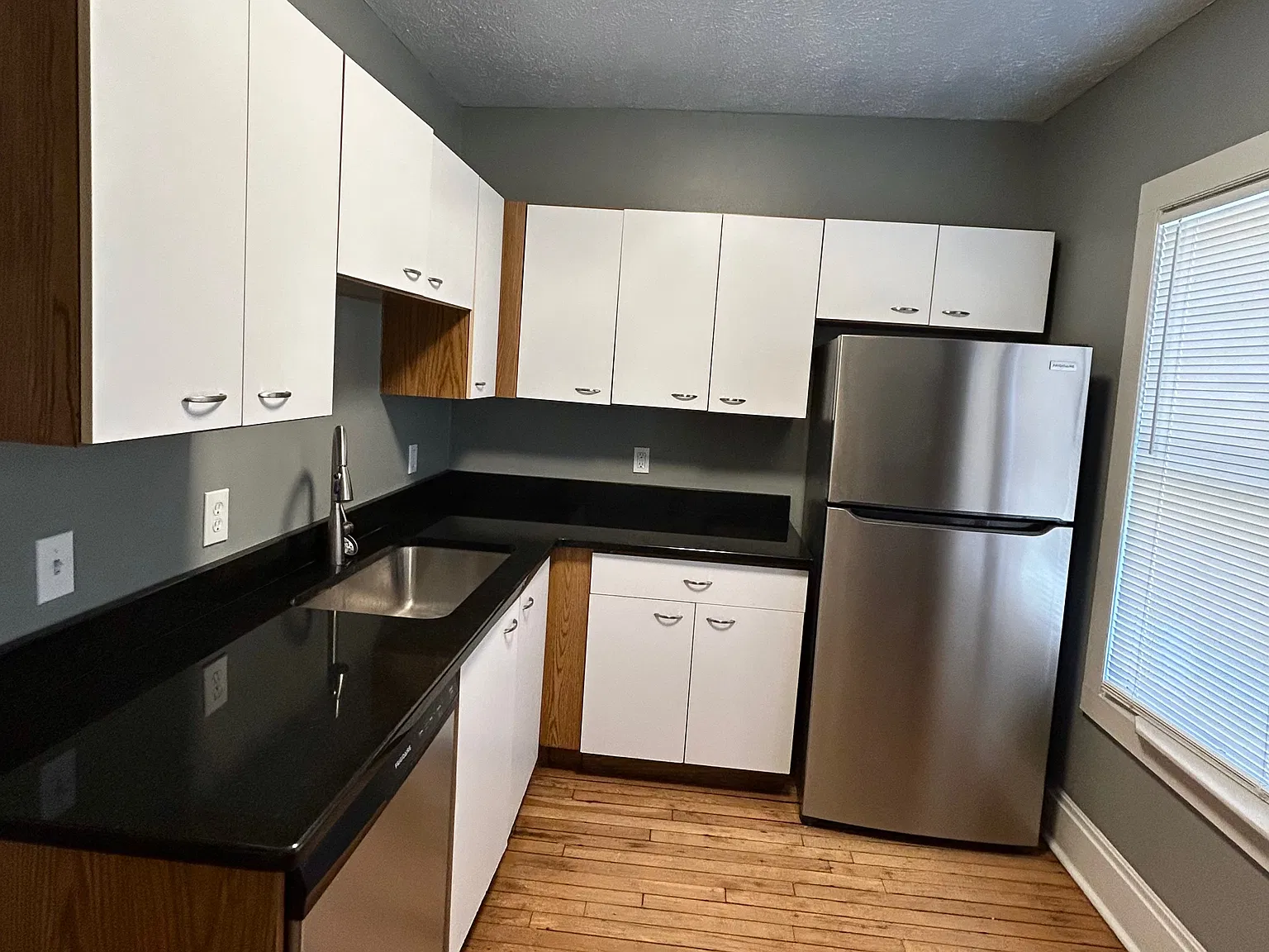 2 bed, $1,400 — Photo 3