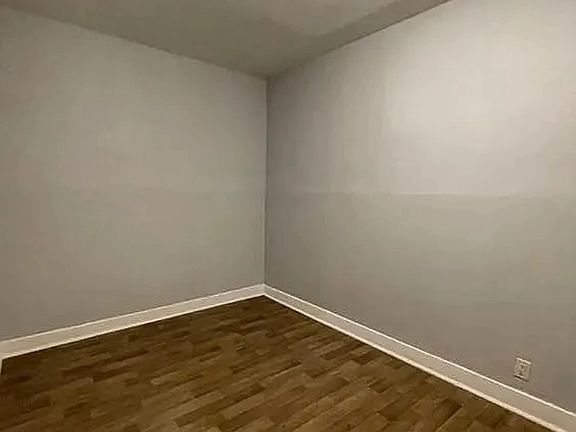 3rd image of 525 New Point Rd #1L