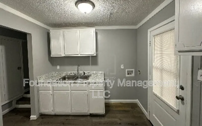 3 bed, 1.0 bath, 946 sqft, $800 — Photo 3