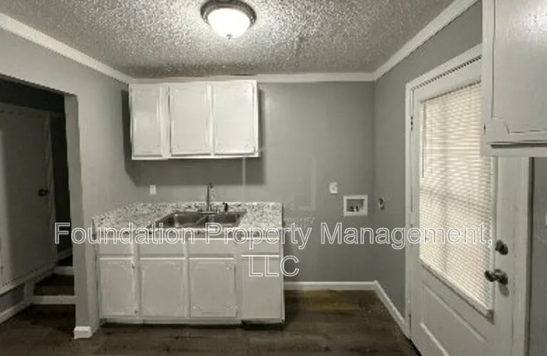 3181 Parham St — Photo 3