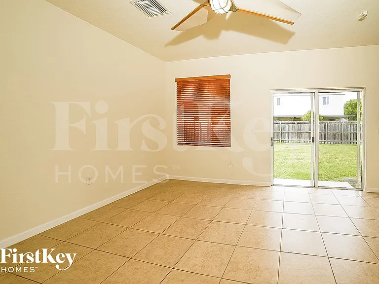 3069 SE 5th Dr — Photo 3