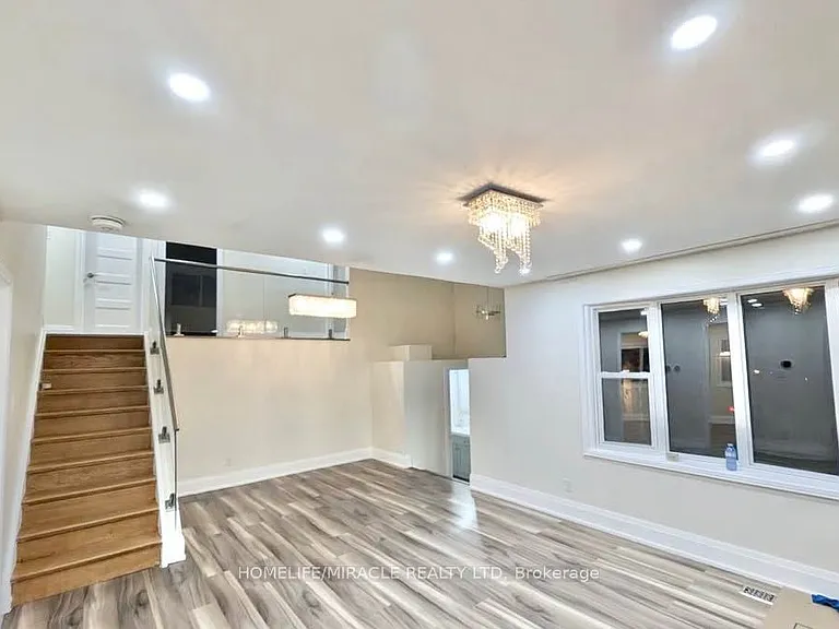 68 Briargate Dr — Photo 4