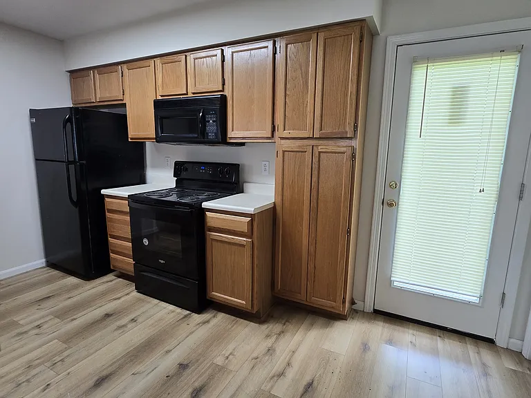 303 Dorothy Dean Dr — Photo 4