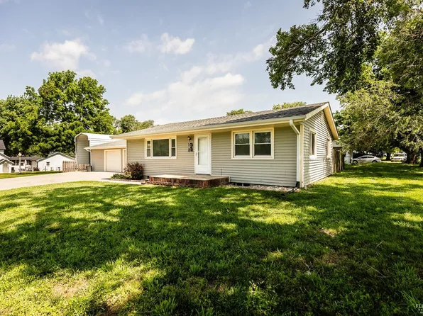 301 10th St, Milford, KS 66514