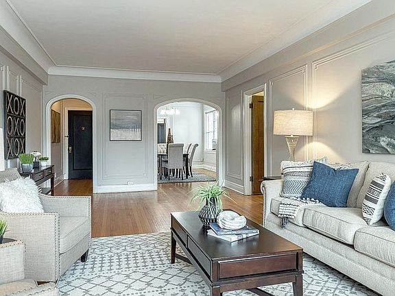 3rd image of 4440 Lindell Blvd APT 303