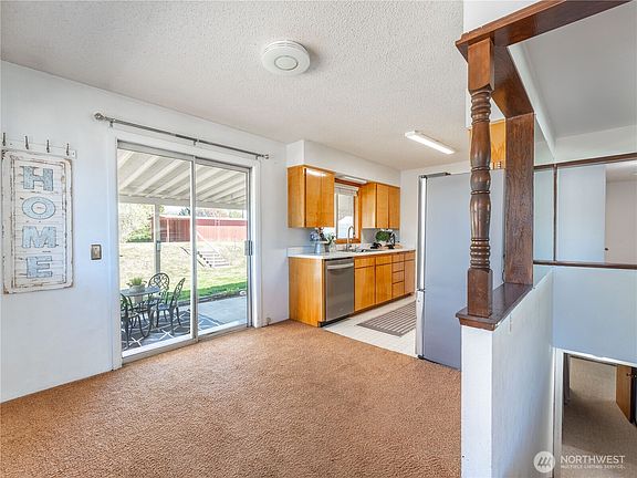 4th image of 105 S Houston Avenue
