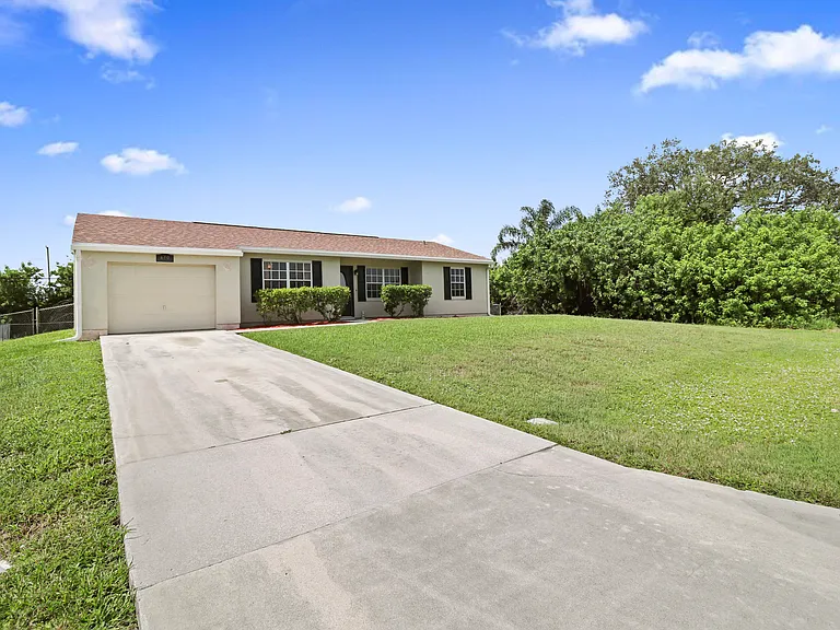 610 NW Billiar Ave — Photo 7