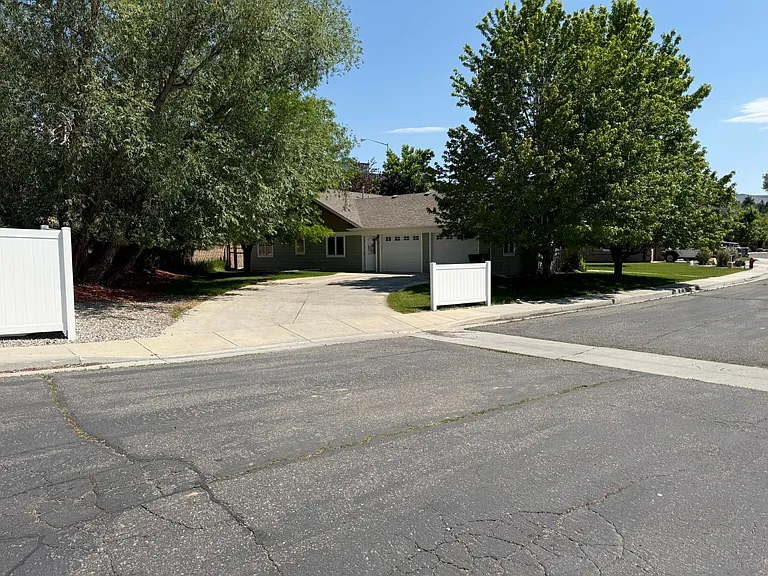 230 River Pl — Photo 2