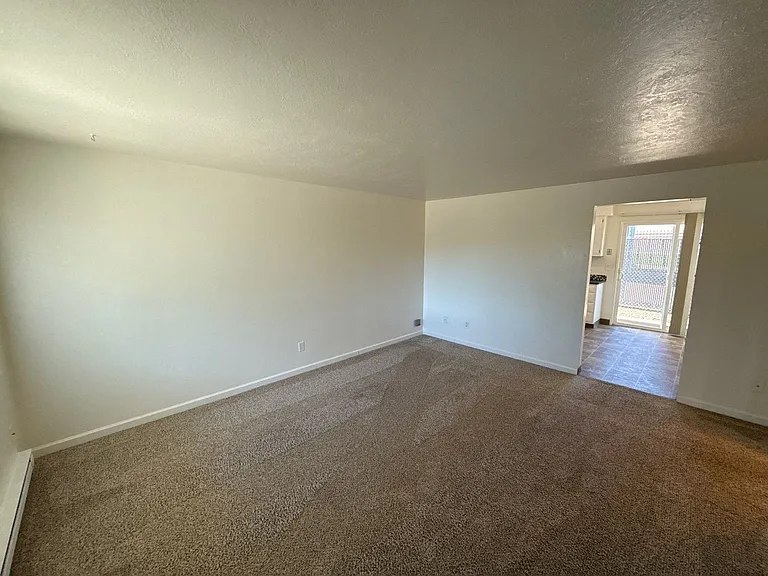 926 SE Uglow Ave #3 — Photo 4