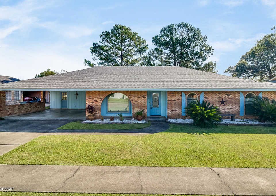1st image of 104 Wisteria Dr