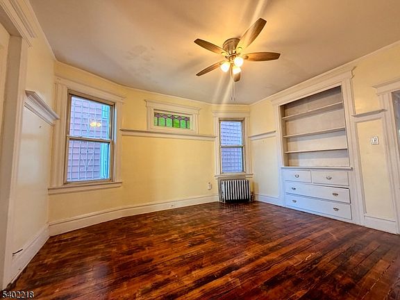 3rd image of 27 Norwood St Floor 1