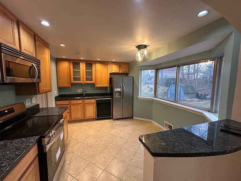 10404 Glenmore Dr — Photo 6