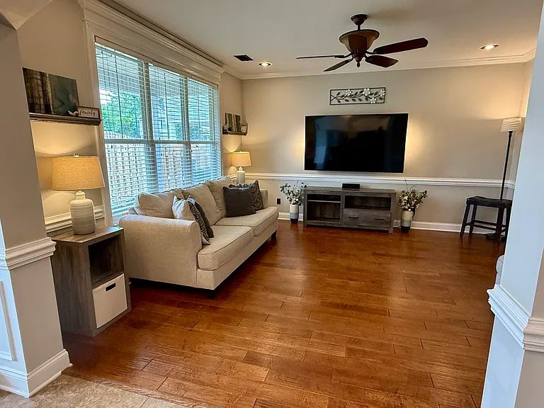 Large gathering space in main
living