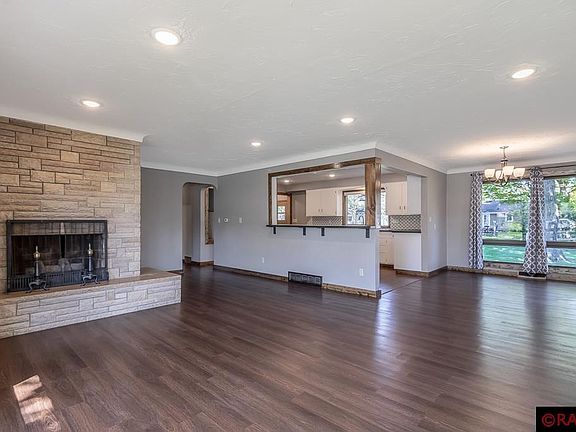 2nd image of 355 N Lexington Ave