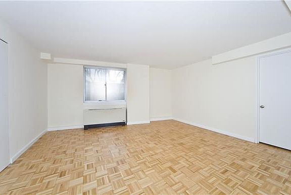 5th image of 308 E 38th St APT 14A
