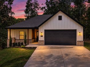 4 Haddington Dr, Bella Vista, AR 72715