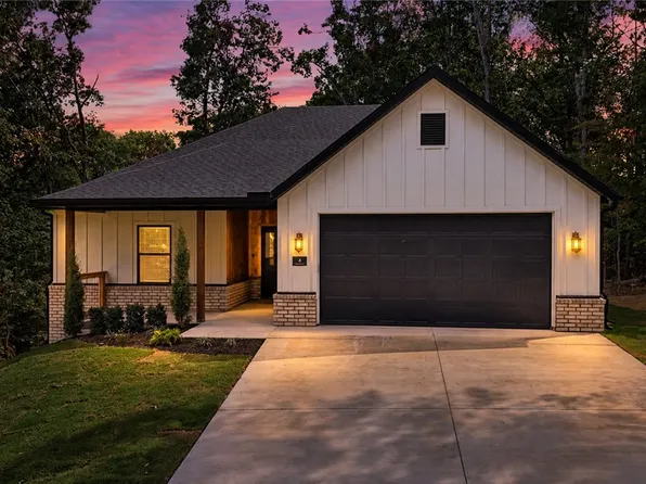 4 Haddington Dr, Bella Vista, AR 72715