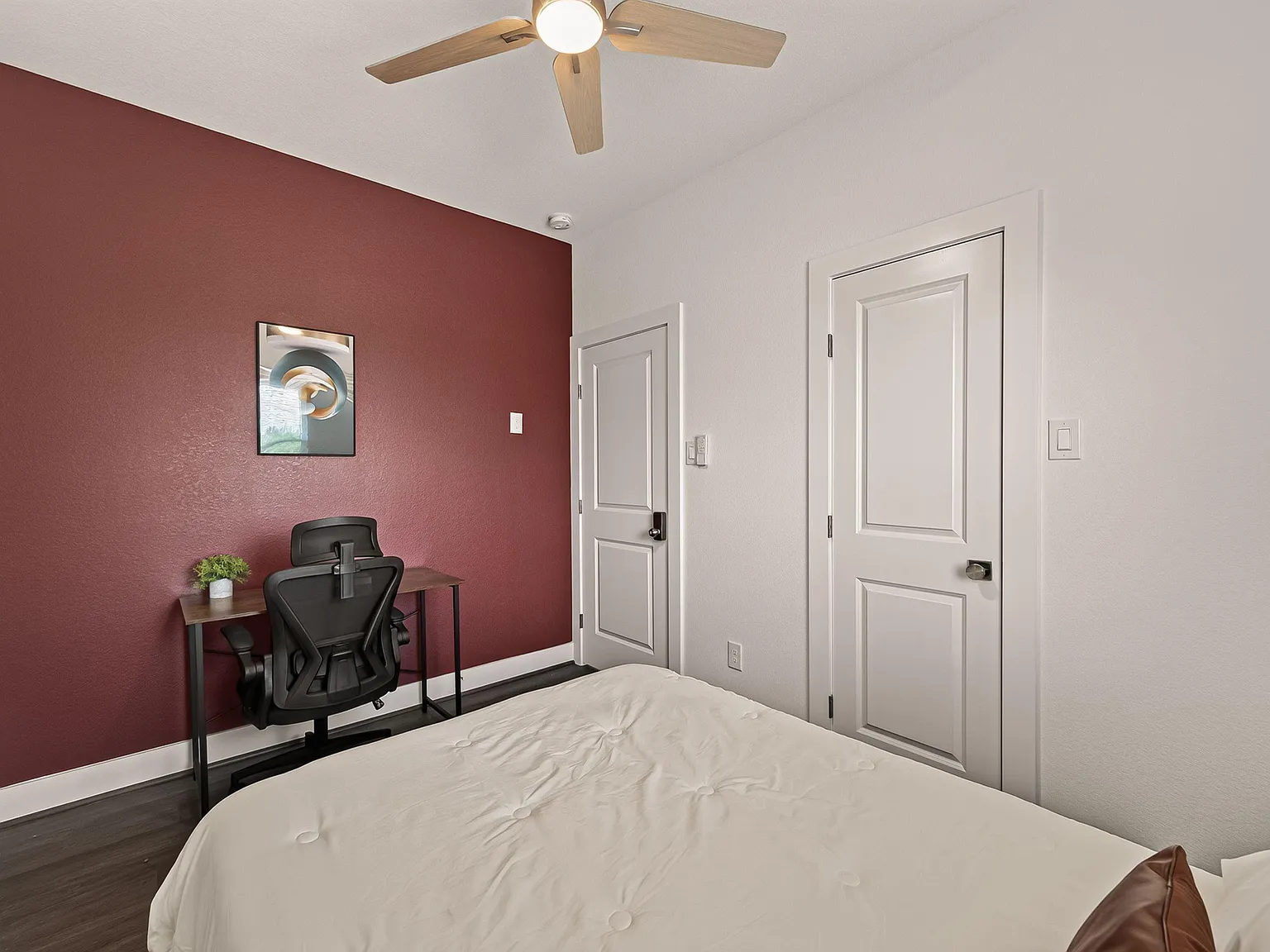 4 bed, 10.0 bath, 2414 sqft, $1,161 — Photo 4