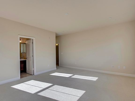 4th image of 581 Selby Ln