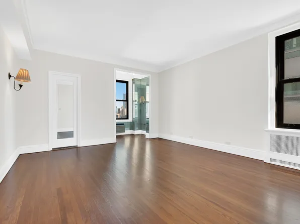 480 Park Avenue 20D image 3 of 11