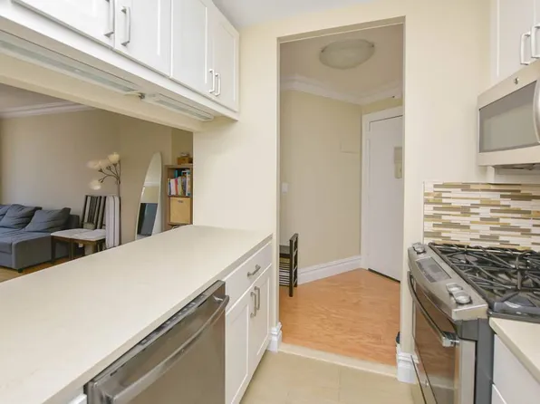 377 Rector Place image 5 of 25