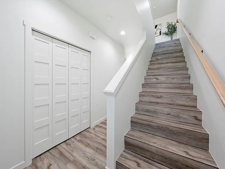 638 G St NE — Photo 13