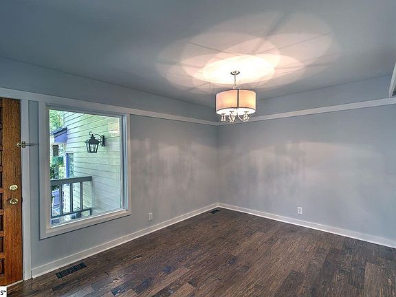 5th image of 231 E Park Ave