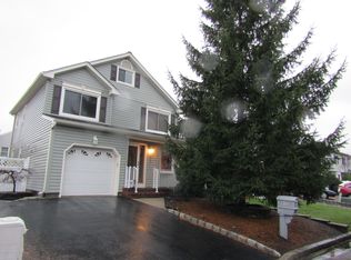 32 Tanbark Dr, Parlin, NJ