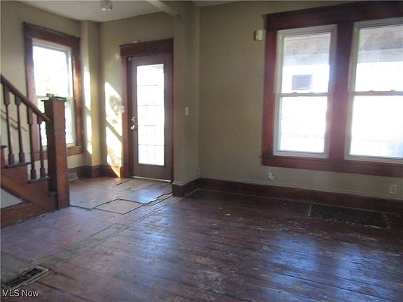 5th image of 160 Erie St