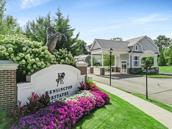 221 Coach Drive, Woodbury, NY 11797