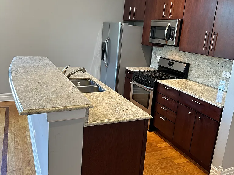 1135 W Chicago Ave #2W — Photo 14