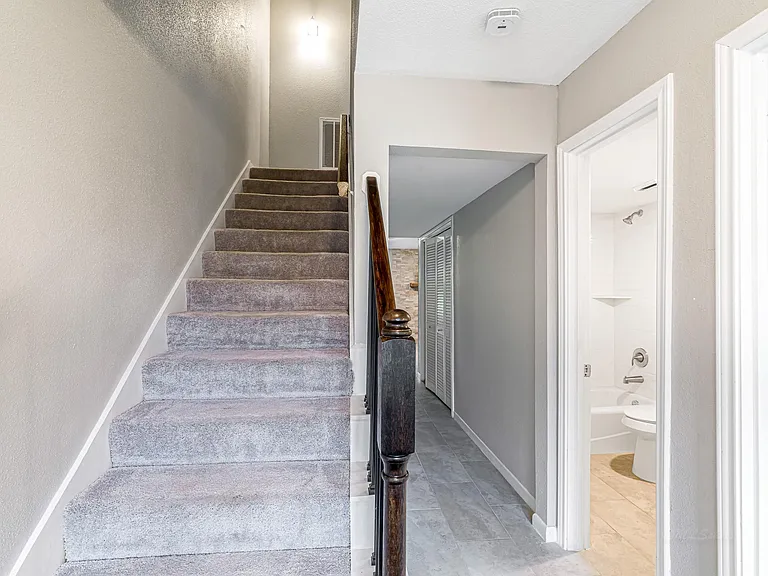 1669 W Sam Houston Pkwy S — Photo 4