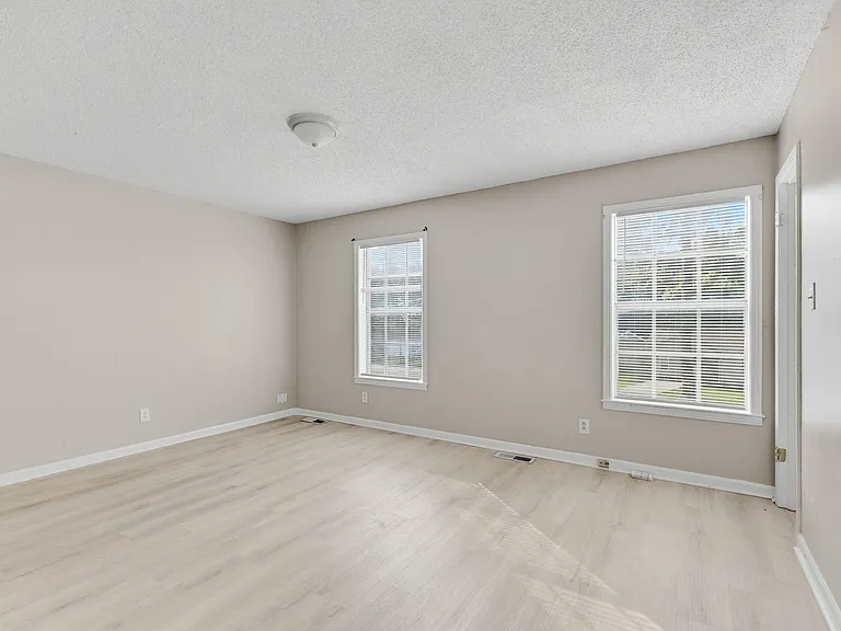 40 Carolane Drive - 4 — Photo 14