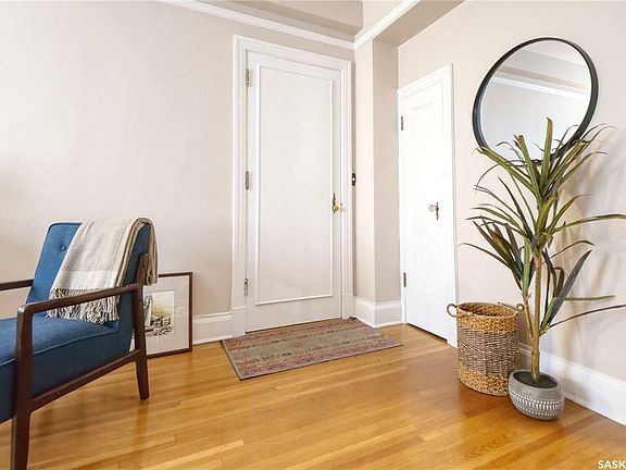 3rd image of 2305 Victoria Ave #210