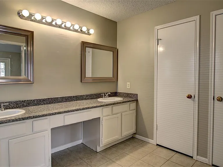 11 Cottage Grove Pl — Photo 18