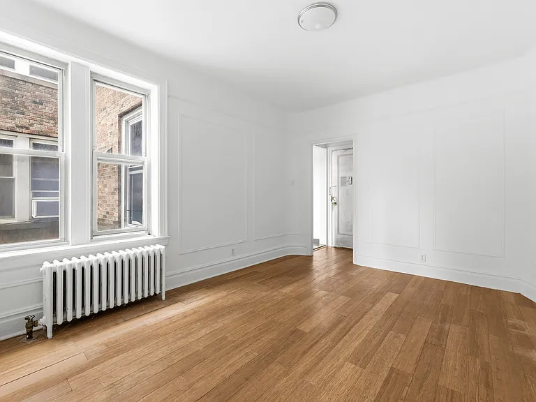 35-21 28th St #B1 — Photo 2