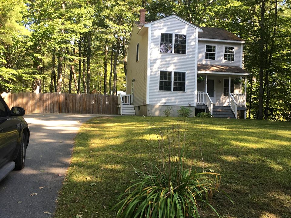 front of house with lovely porch