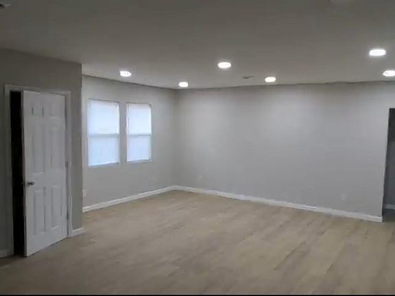 4th image of 2426 Highland Dr