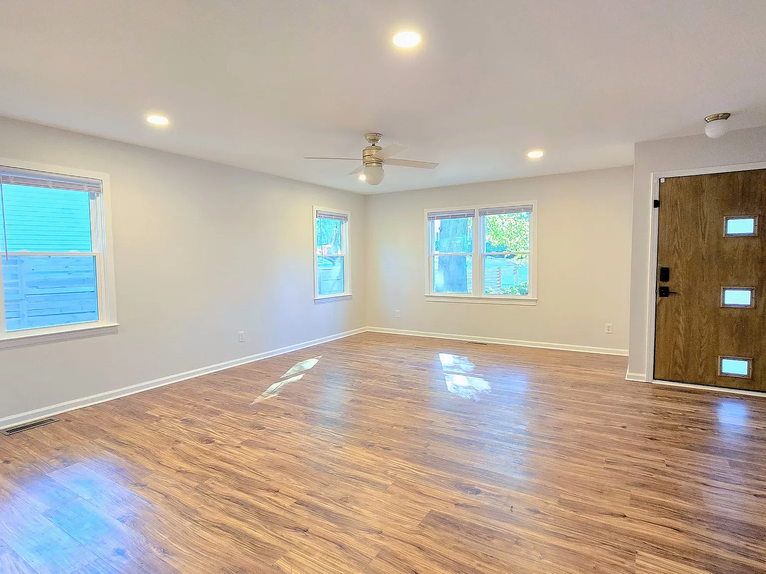 3 bed, 1208 sqft, $3,600 — Photo 4